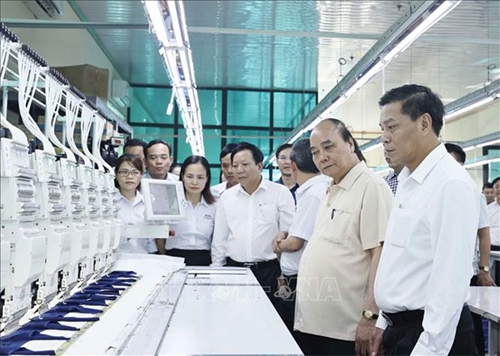 Chủ tịch nước Nguyễn Xuân Phúc thăm mô hình dệt may hiệu quả tại Hải Phòng